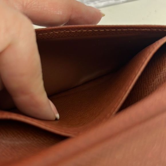 Authenticated Louis Vuitton Viennois vintage wallet - Picture 8 of 15